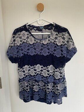 Anthropologie Lace Peplum Top Size Large Navy Blue